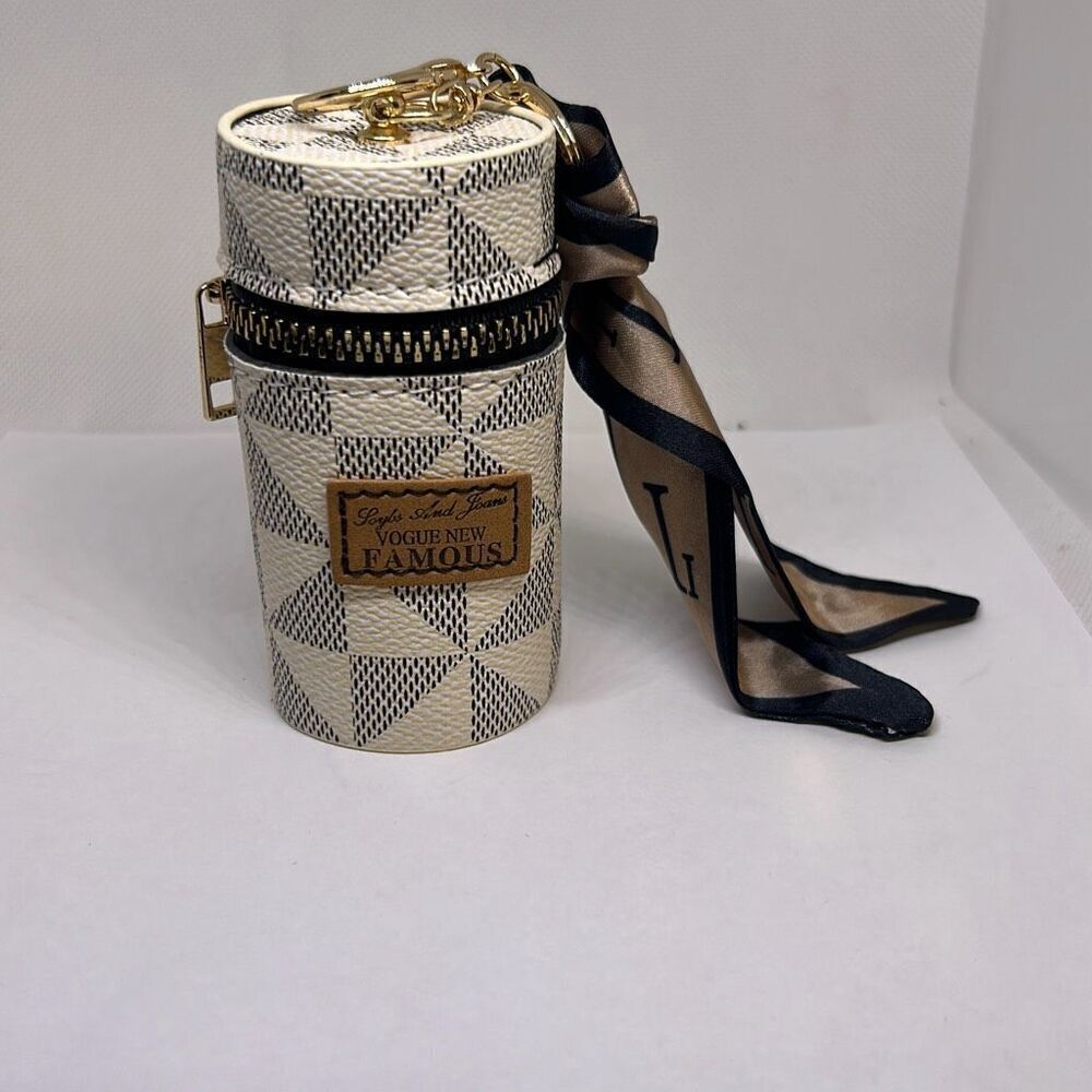 Classic Faux Leather Coin Purse with Zipper and Keychain